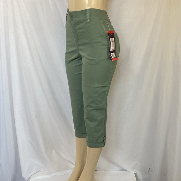 Gloria Vanderbilt Clothing Women’s Cuffed Utility Capri Size 8 Green Color NWT - Picture 2 of 7